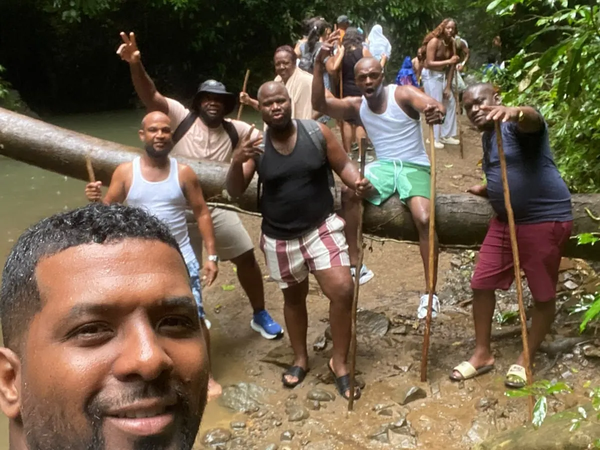 Grupo de pasajeros en una excursión de OrcLuxuryTransport